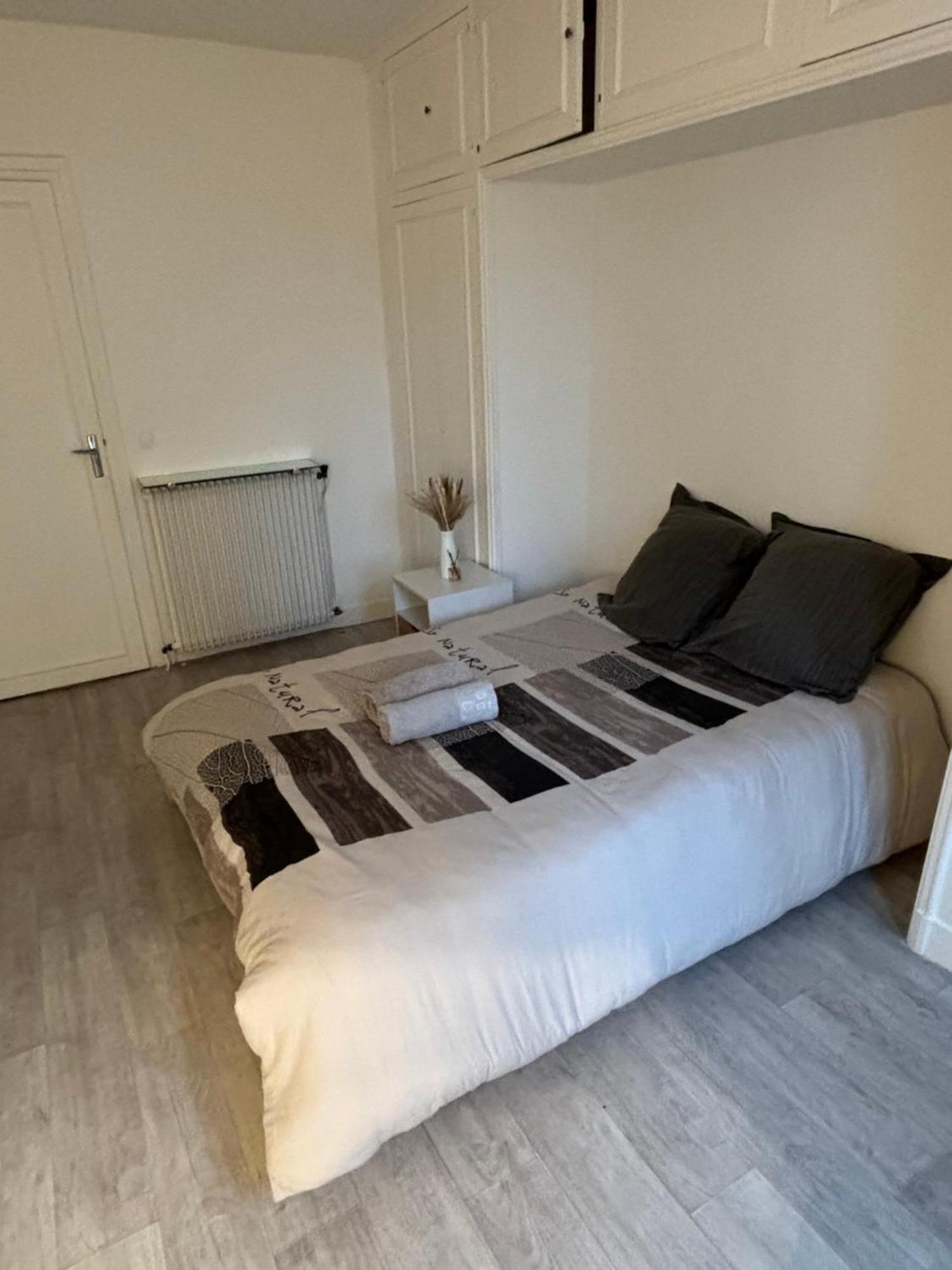 פריז Appartement Situe Dans Le 9Eme Arrondissement, A Deux Pas Du Sacre-Coeur מראה חיצוני תמונה